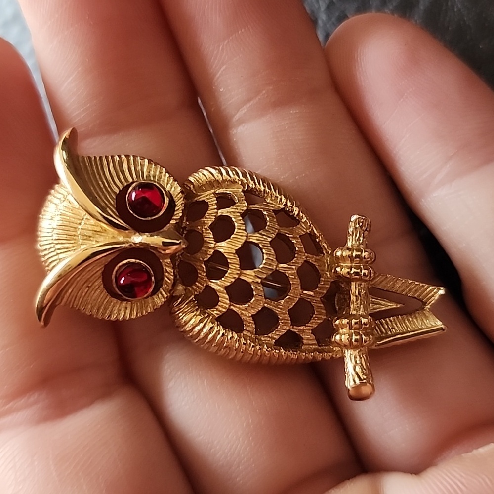 VTG Avon owl brooch